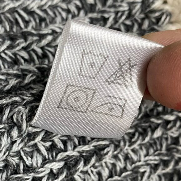 SOLD-DKR Cottage Collection Grey Cream Red Knit Crew Neck Cabin Sweater M - Picture 5 of 15